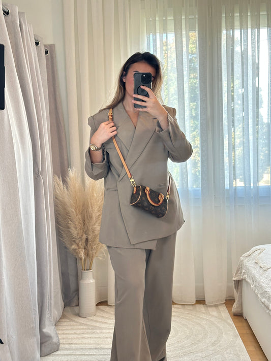 Ensemble taupe