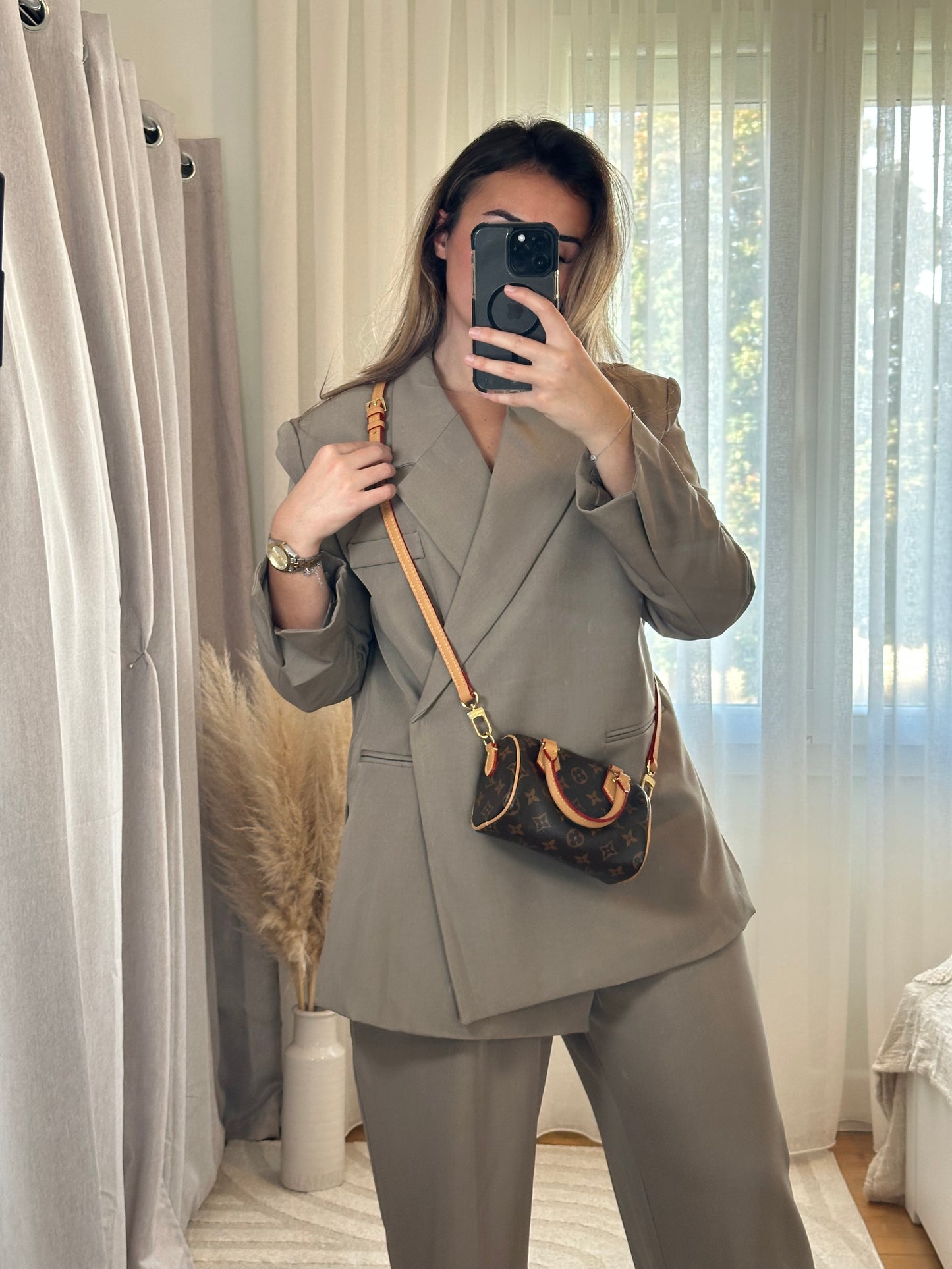 Ensemble taupe